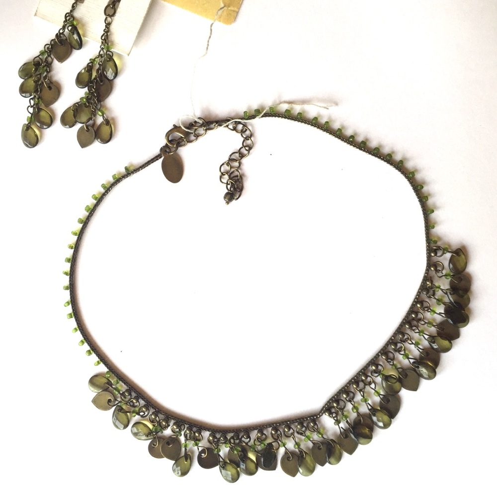 Vintage necklace and earrings set Green glass bead